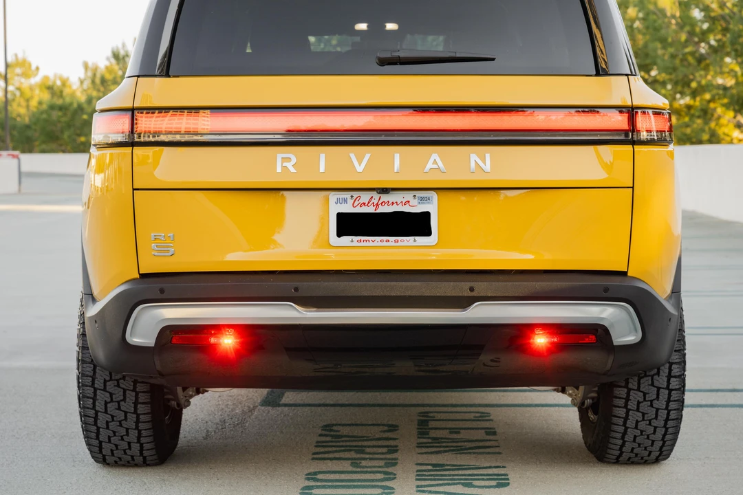 2023 Rivian R1S - Image 31 of 31