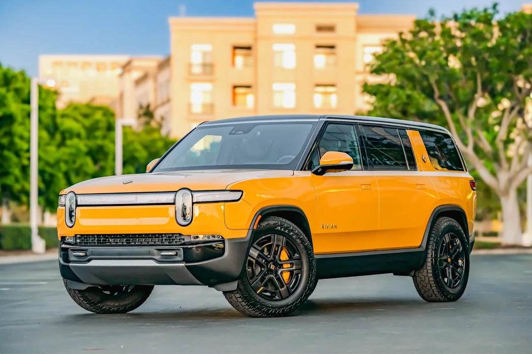 2023 Rivian R1S - Image 7 of 31