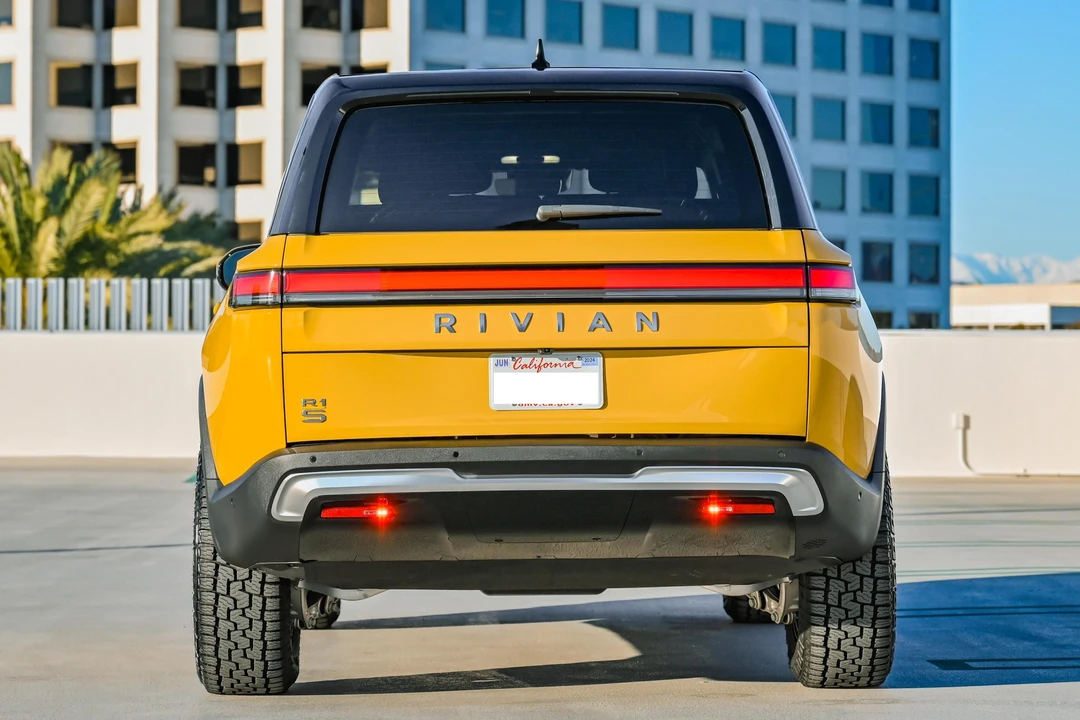 2023 Rivian R1S - Image 5 of 31