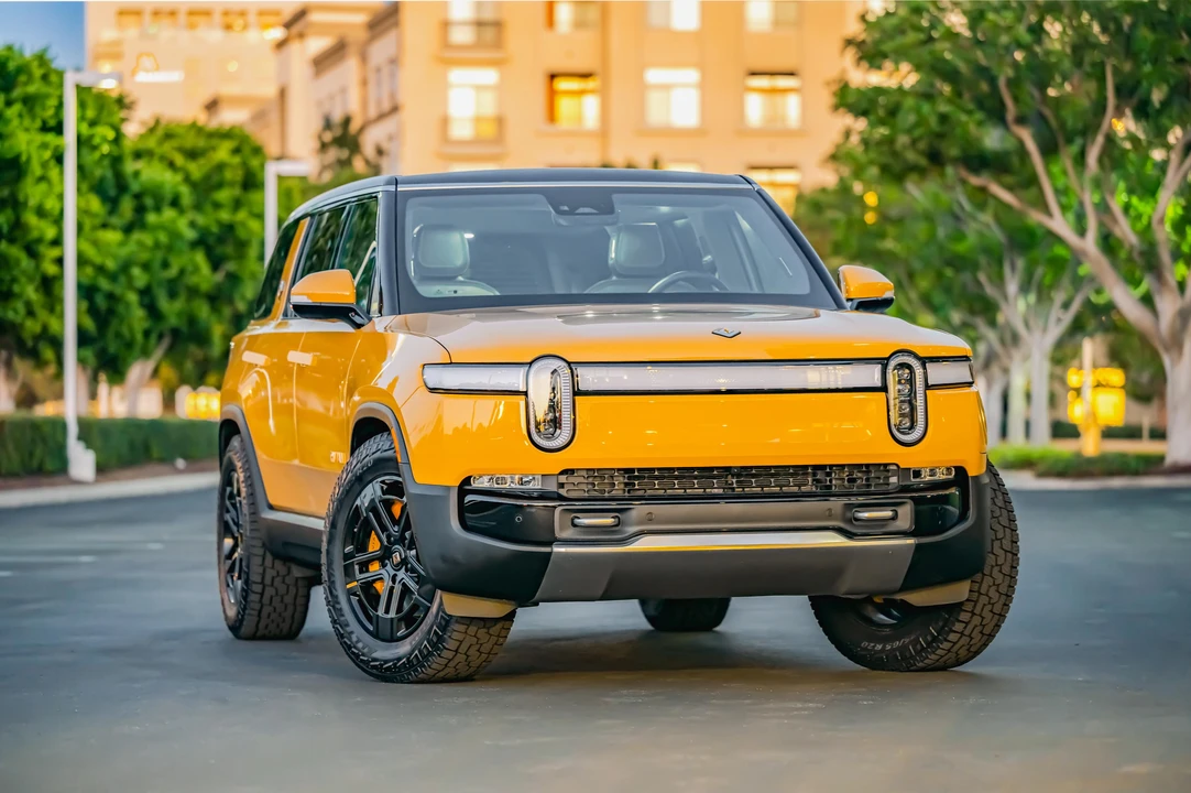 2023 Rivian R1S - Image 18 of 31