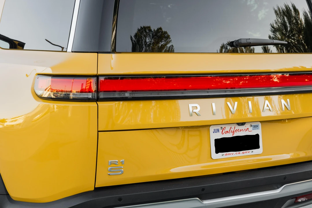 2023 Rivian R1S - Image 30 of 31