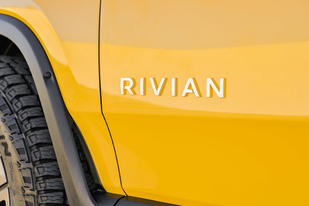 2023 Rivian R1S - Image 28 of 31