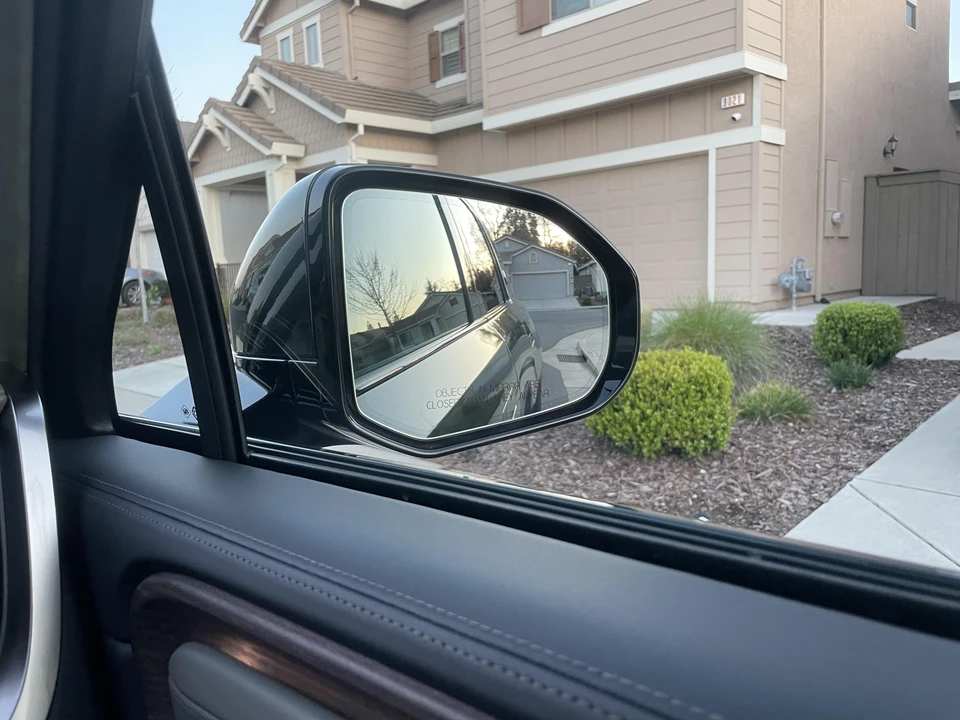 2023 Rivian R1S - Image 21 of 31