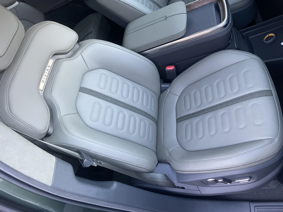 2023 Rivian R1S - Image 31 of 31