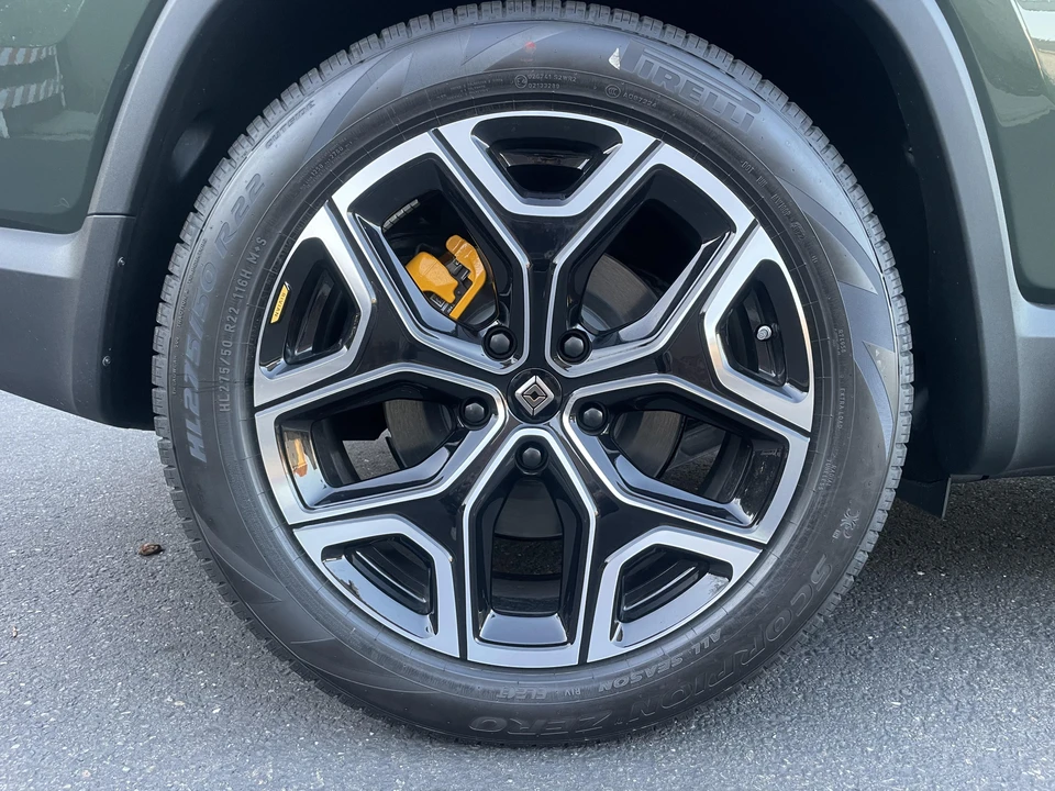 2023 Rivian R1S - Image 25 of 31