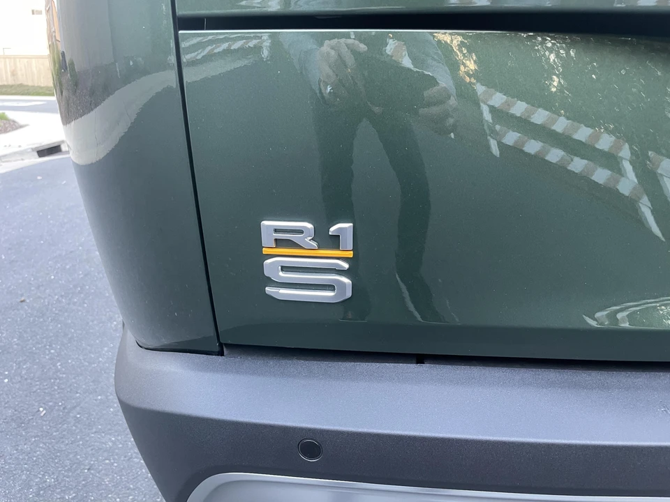 2023 Rivian R1S - Image 18 of 31