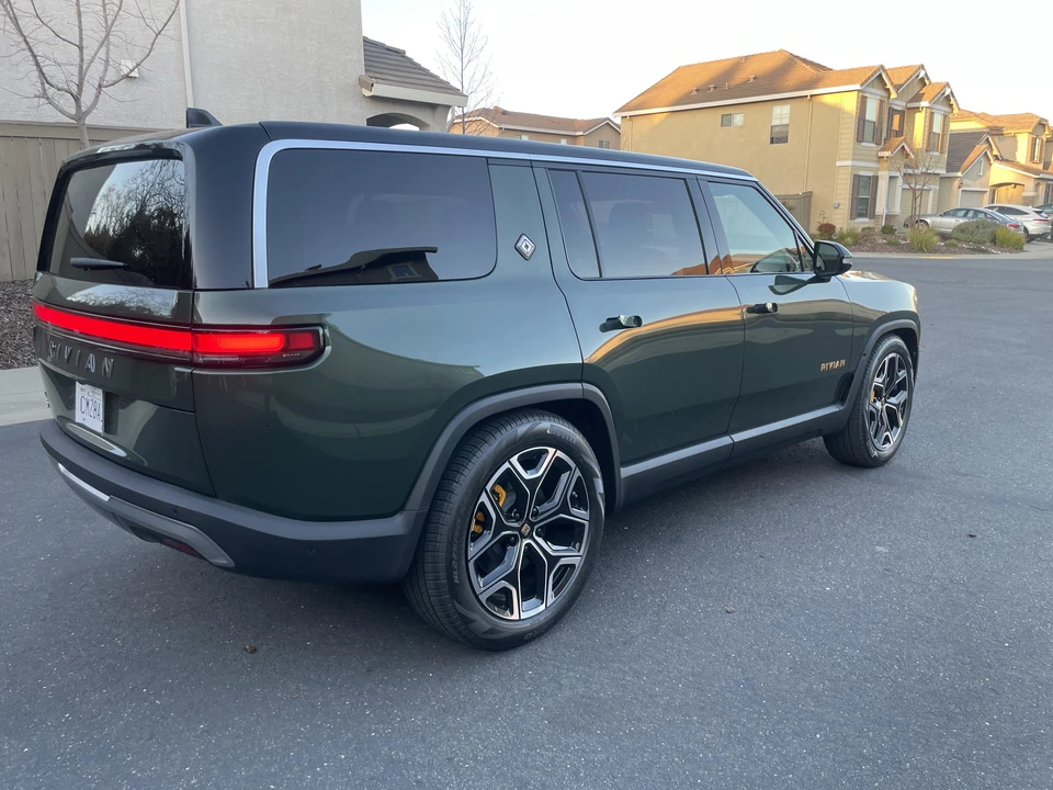 2023 Rivian R1S - Image 9 of 31