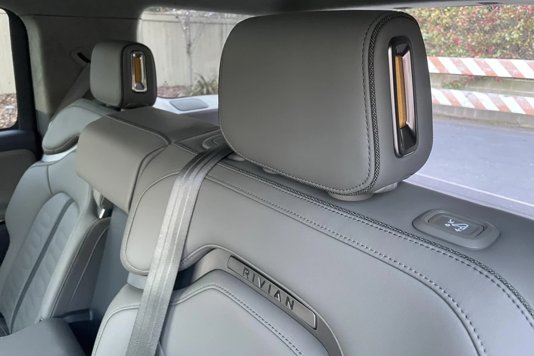 2023 Rivian R1S - Image 29 of 31