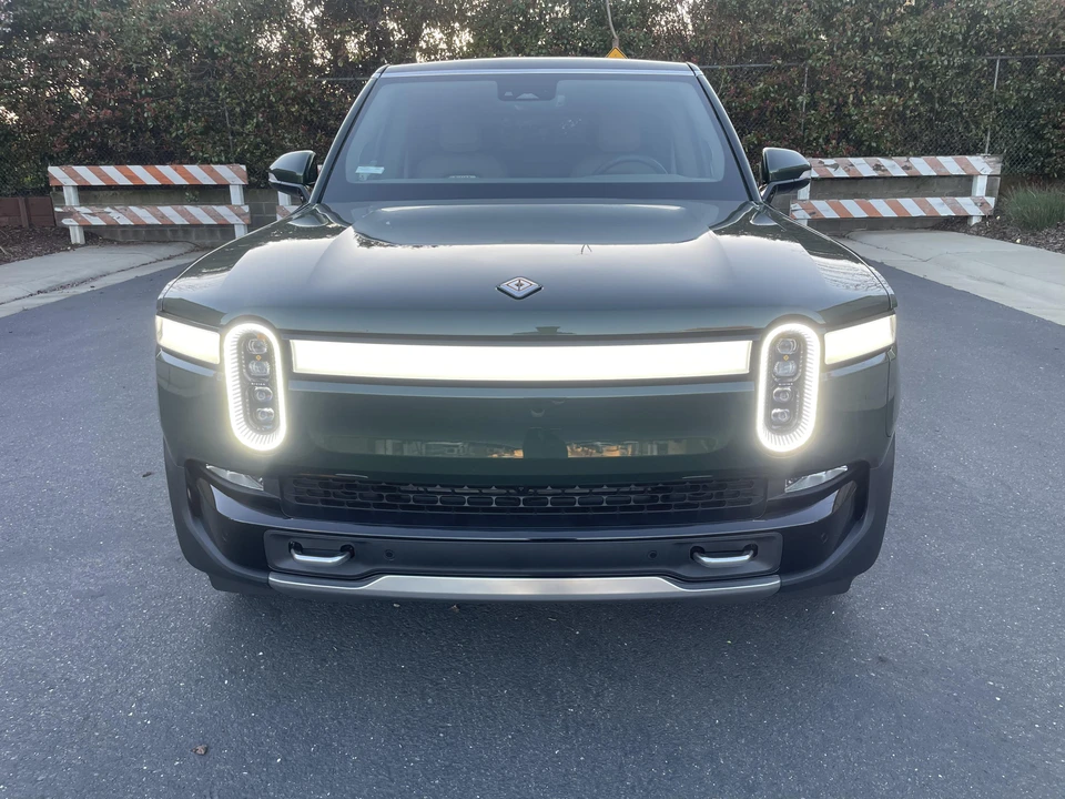 2023 Rivian R1S - Image 7 of 31