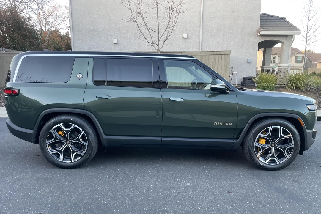 2023 Rivian R1S - Image 3 of 31