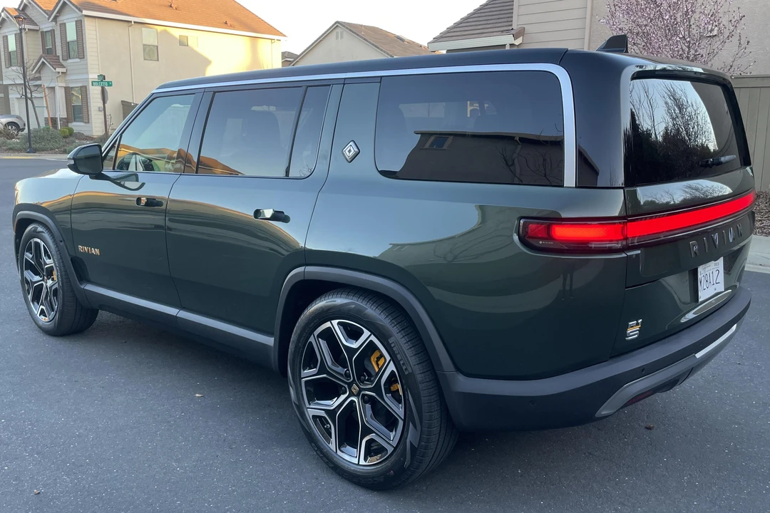 2023 Rivian R1S - Image 4 of 31