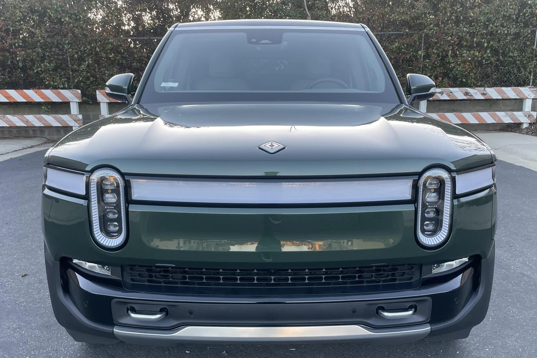 2023 Rivian R1S - Image 2 of 31