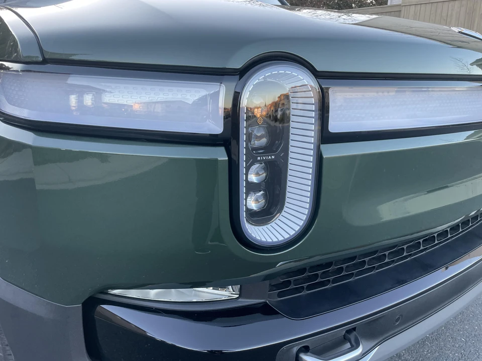 2023 Rivian R1S - Image 10 of 31
