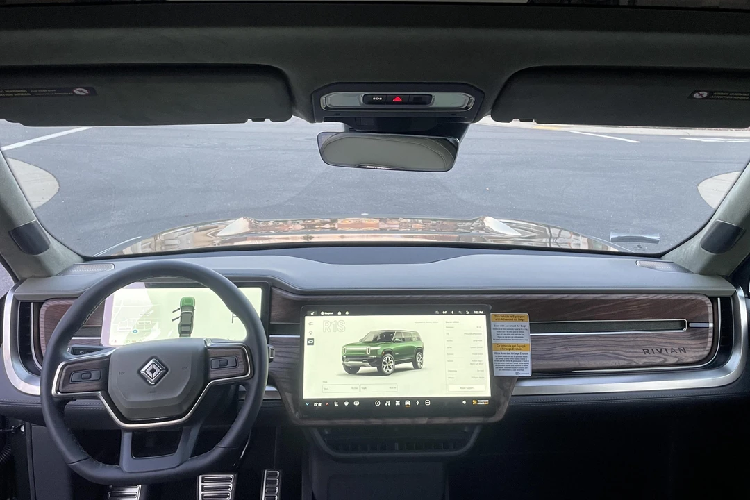 2023 Rivian R1S - Image 27 of 31