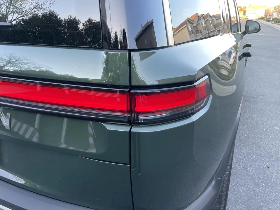 2023 Rivian R1S - Image 20 of 31