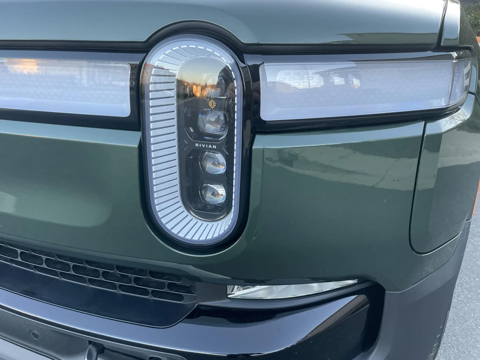 2023 Rivian R1S - Image 13 of 31