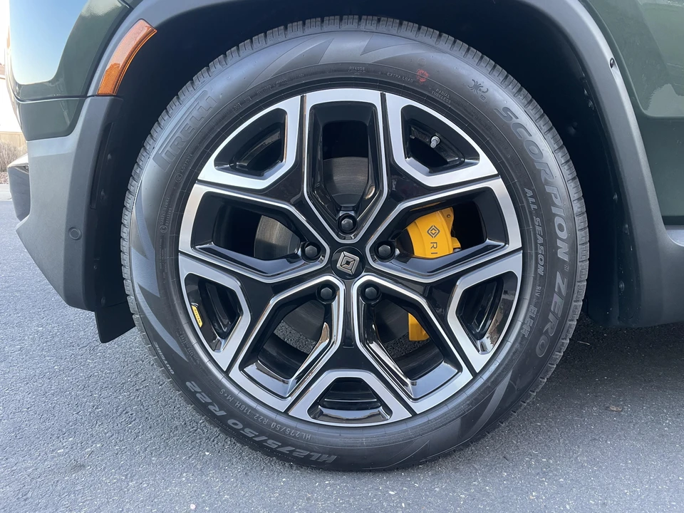 2023 Rivian R1S - Image 23 of 31