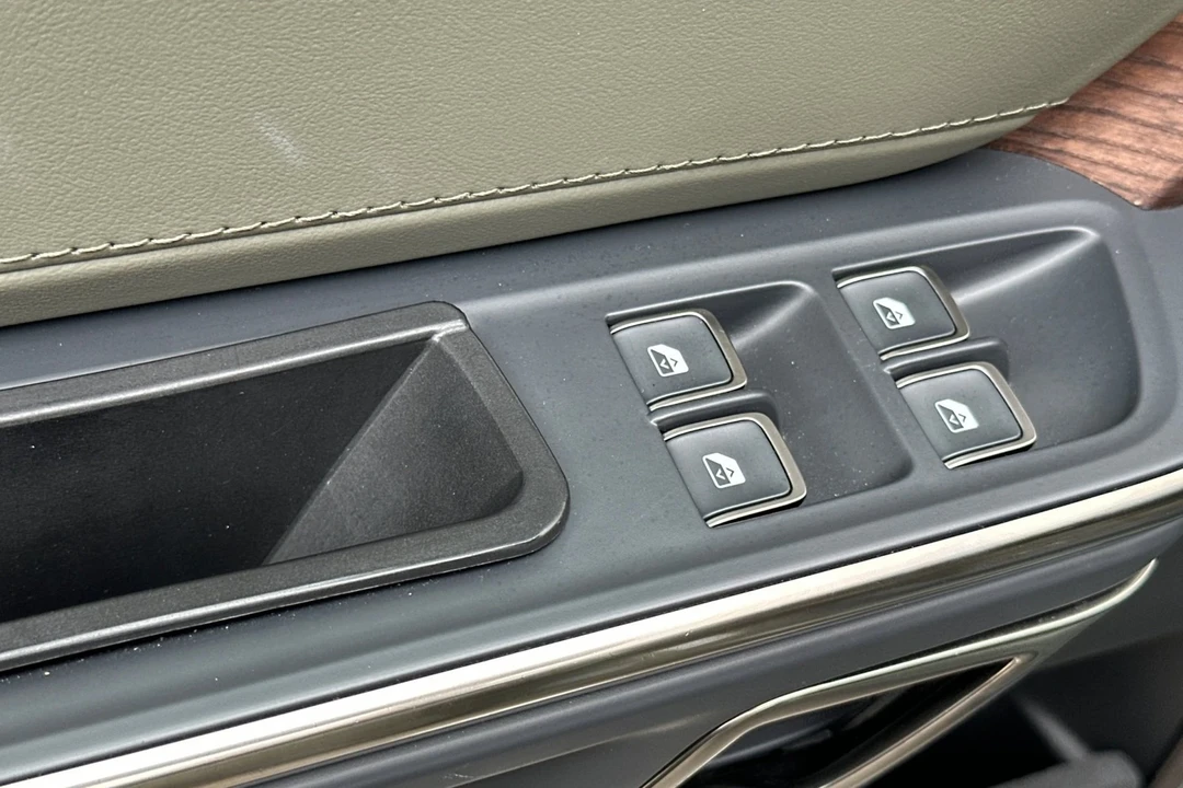 2023 Rivian R1S - Image 13 of 21