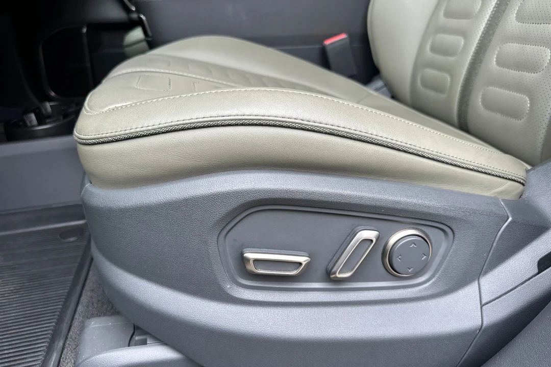 2023 Rivian R1S - Image 14 of 21