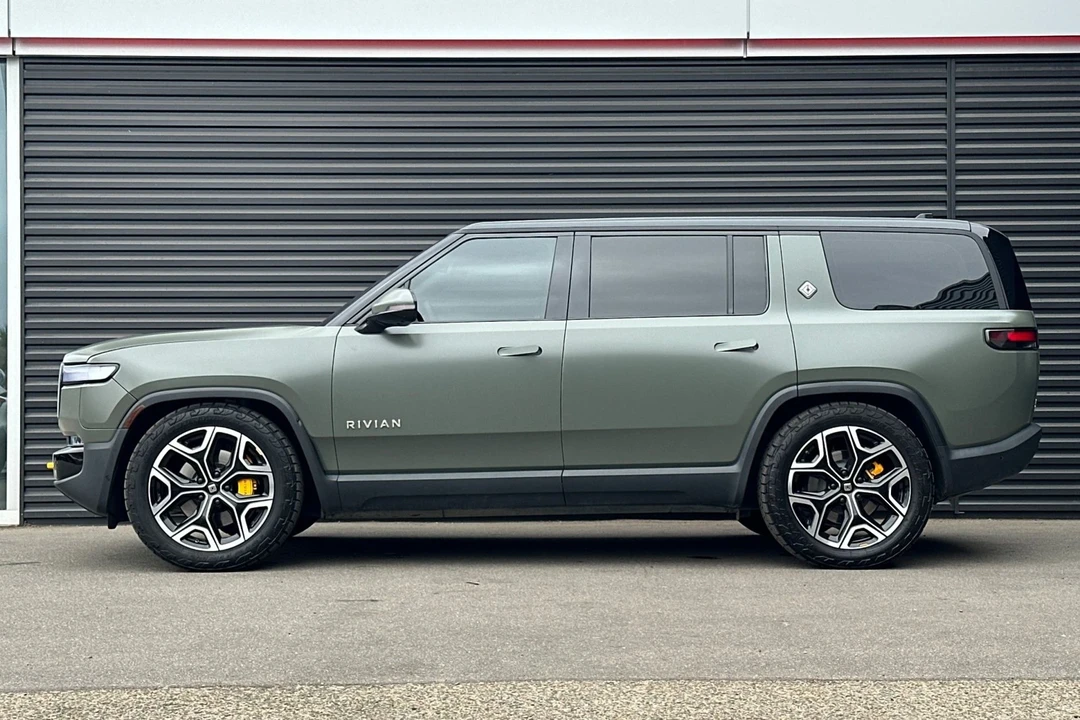 2023 Rivian R1S - Image 2 of 21