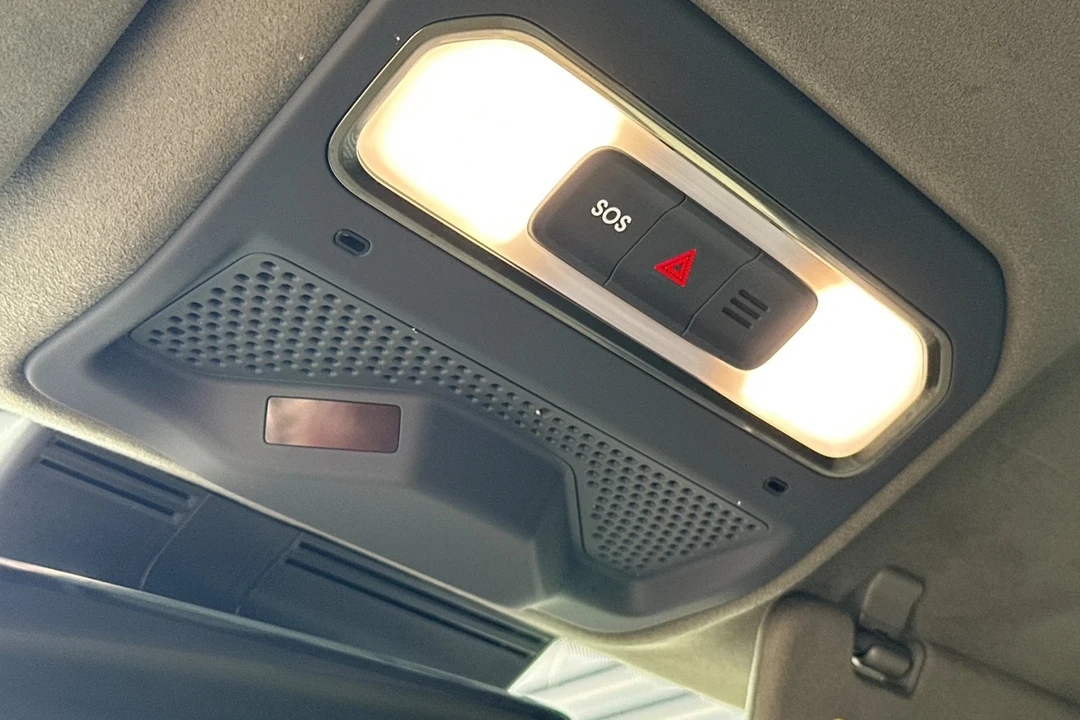 2023 Rivian R1S - Image 21 of 21