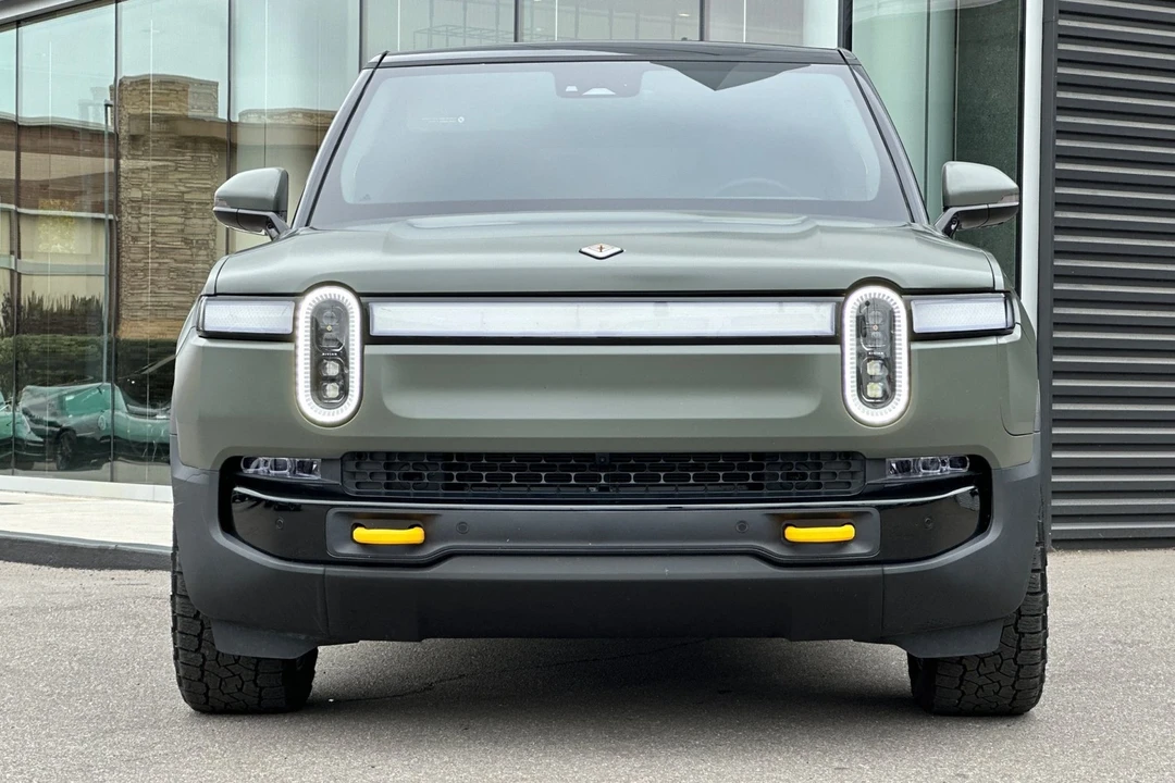 2023 Rivian R1S - Image 11 of 21