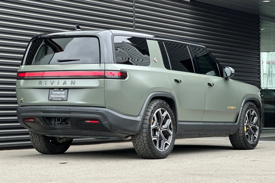 2023 Rivian R1S - Image 8 of 21