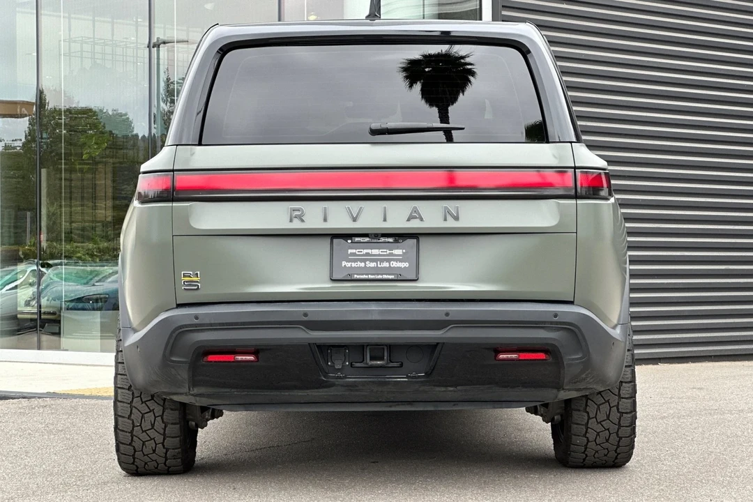 2023 Rivian R1S - Image 7 of 21