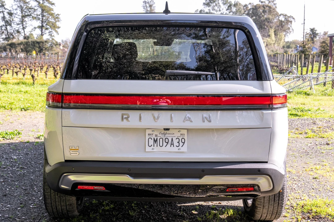 2023 Rivian R1S - Image 5 of 31