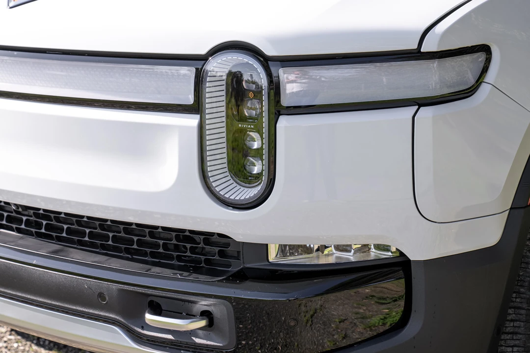 2023 Rivian R1S - Image 14 of 31