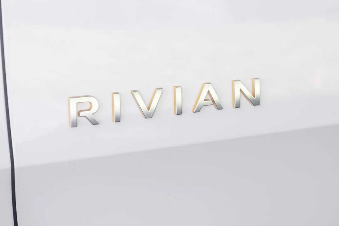2023 Rivian R1S - Image 17 of 31