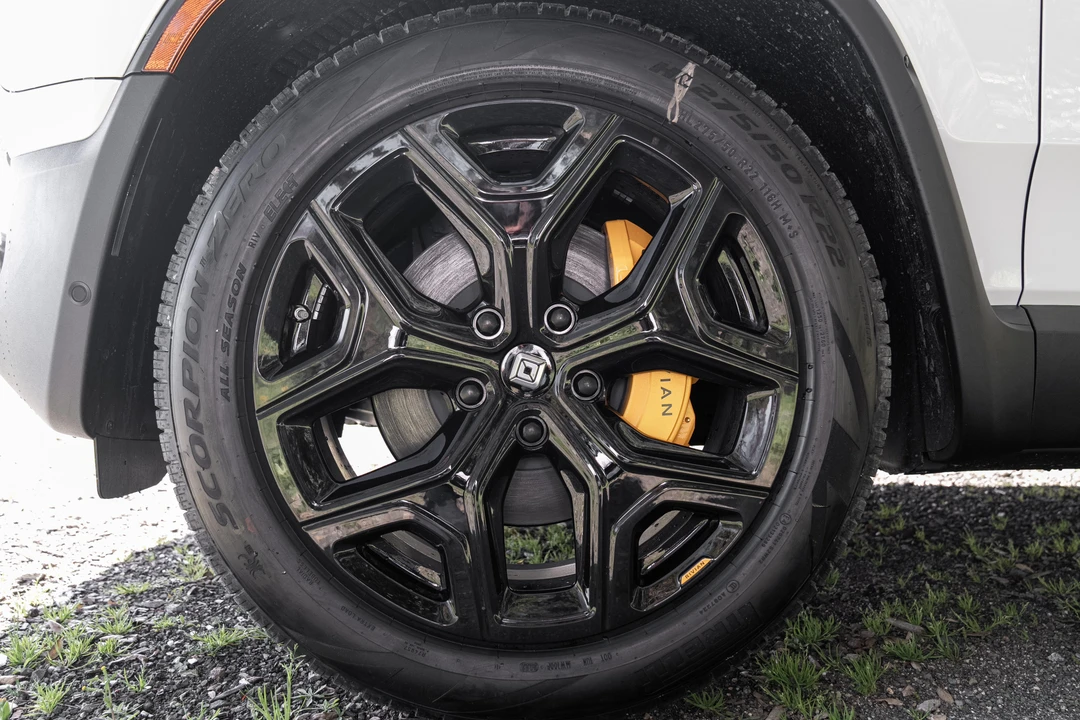 2023 Rivian R1S - Image 31 of 31