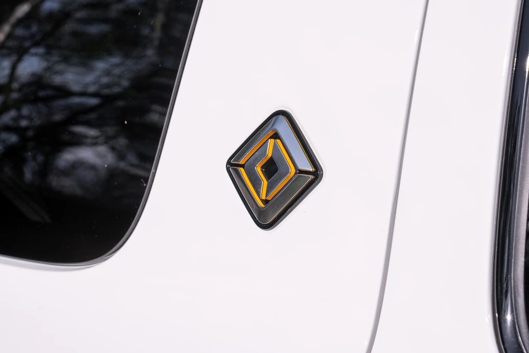2023 Rivian R1S - Image 27 of 31