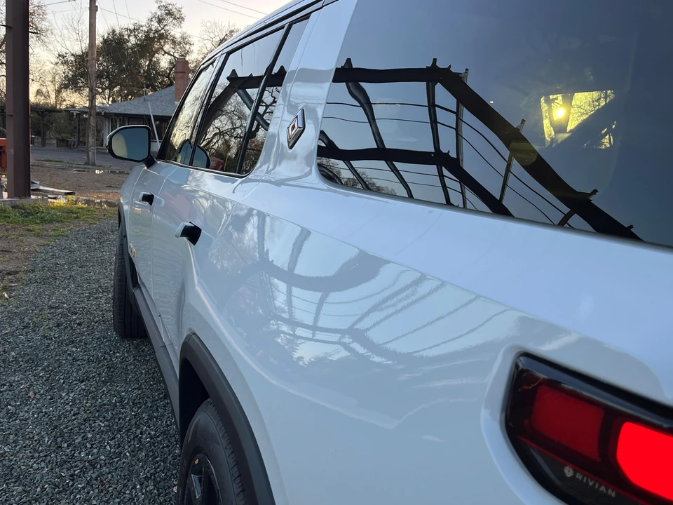 2023 Rivian R1S - Image 22 of 31