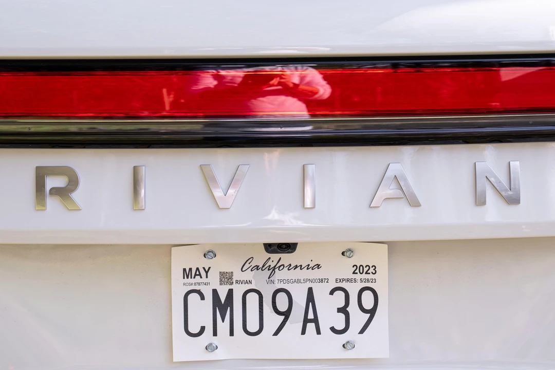 2023 Rivian R1S - Image 24 of 31