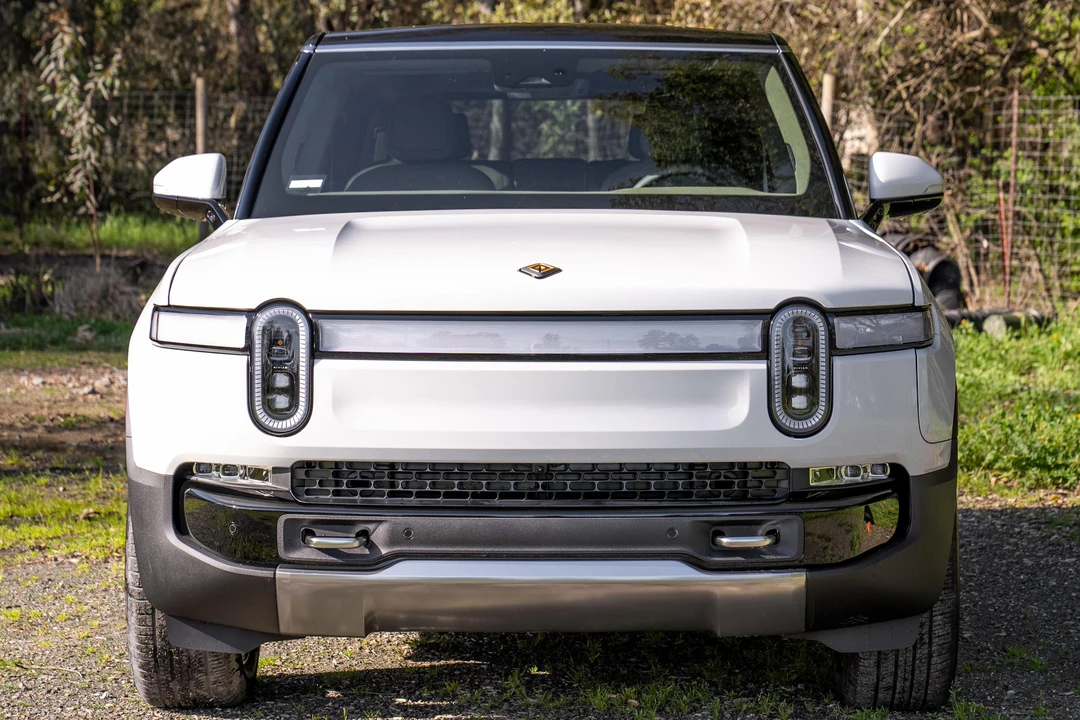 2023 Rivian R1S - Image 2 of 31