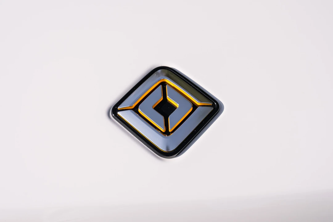 2023 Rivian R1S - Image 15 of 31