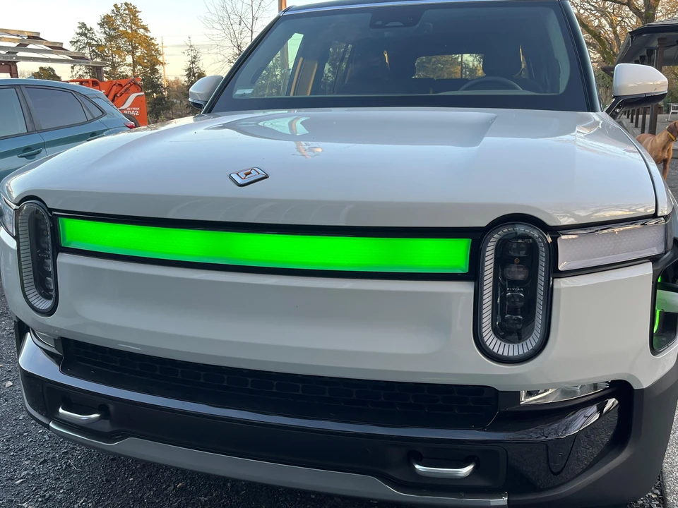 2023 Rivian R1S - Image 13 of 31