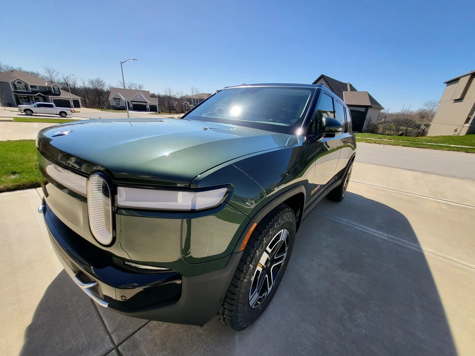 2023 Rivian R1S - Image 16 of 31