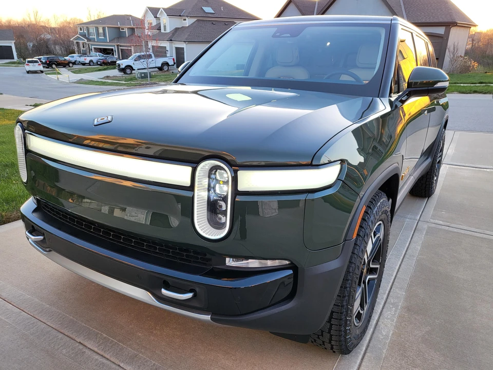 2023 Rivian R1S - Image 13 of 31