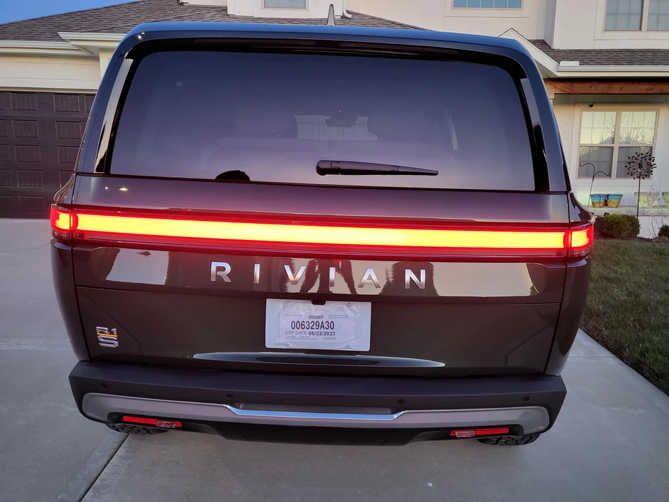 2023 Rivian R1S - Image 26 of 31