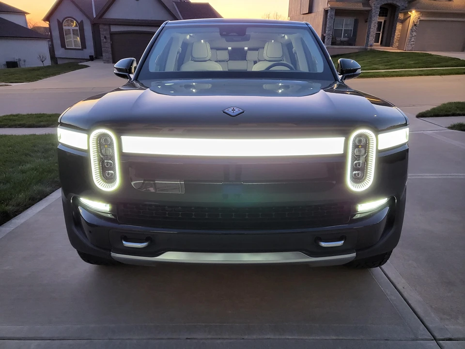 2023 Rivian R1S - Image 9 of 31
