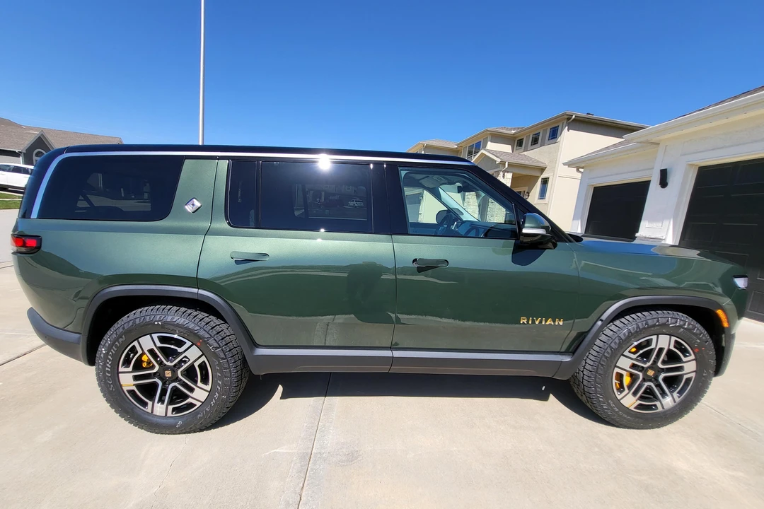 2023 Rivian R1S - Image 3 of 31