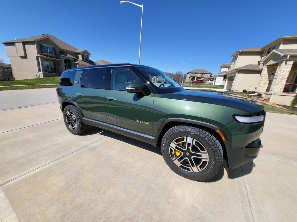 2023 Rivian R1S - Image 31 of 31