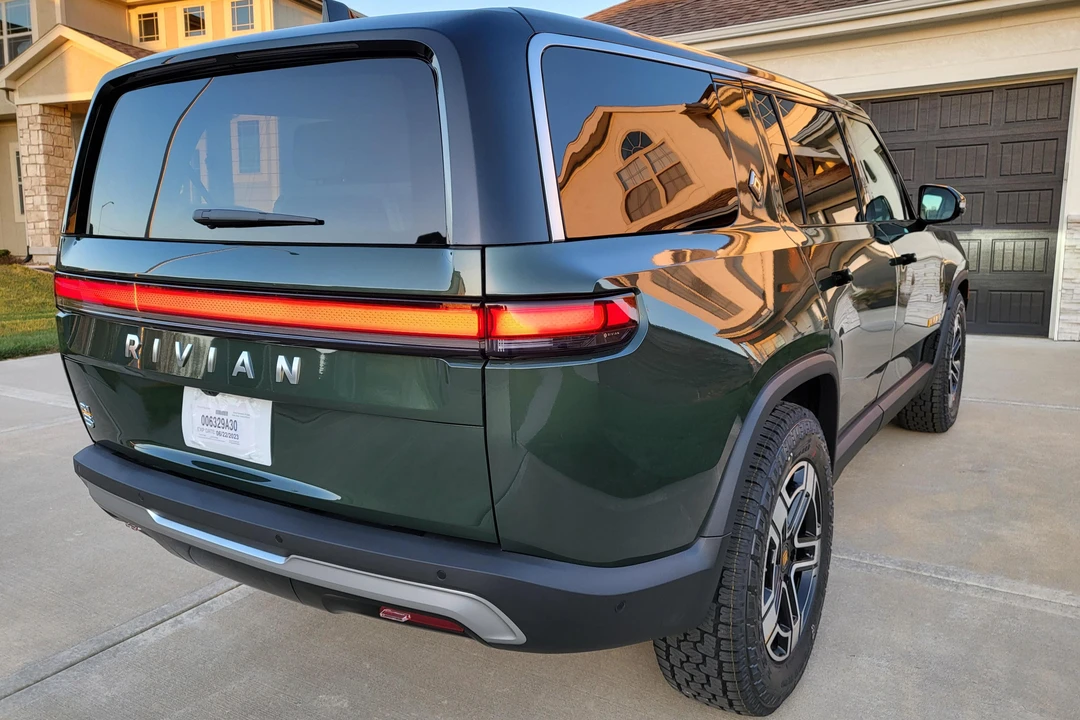 2023 Rivian R1S - Image 4 of 31