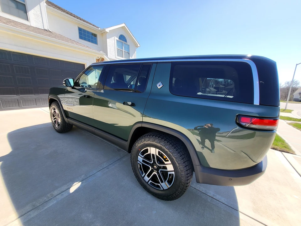2023 Rivian R1S - Image 21 of 31