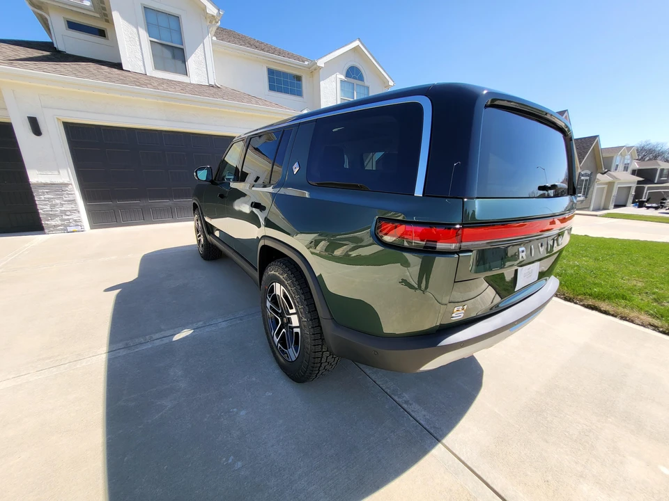 2023 Rivian R1S - Image 22 of 31