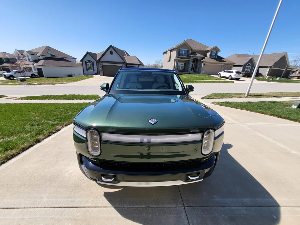 2023 Rivian R1S - Image 7 of 31