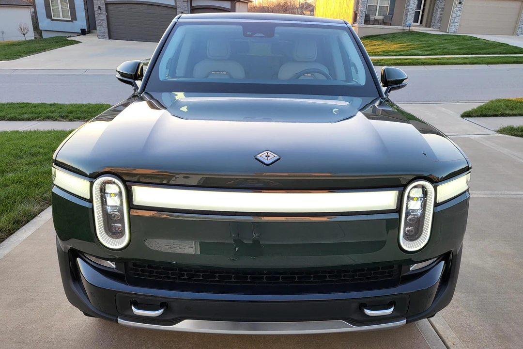 2023 Rivian R1S - Image 2 of 31