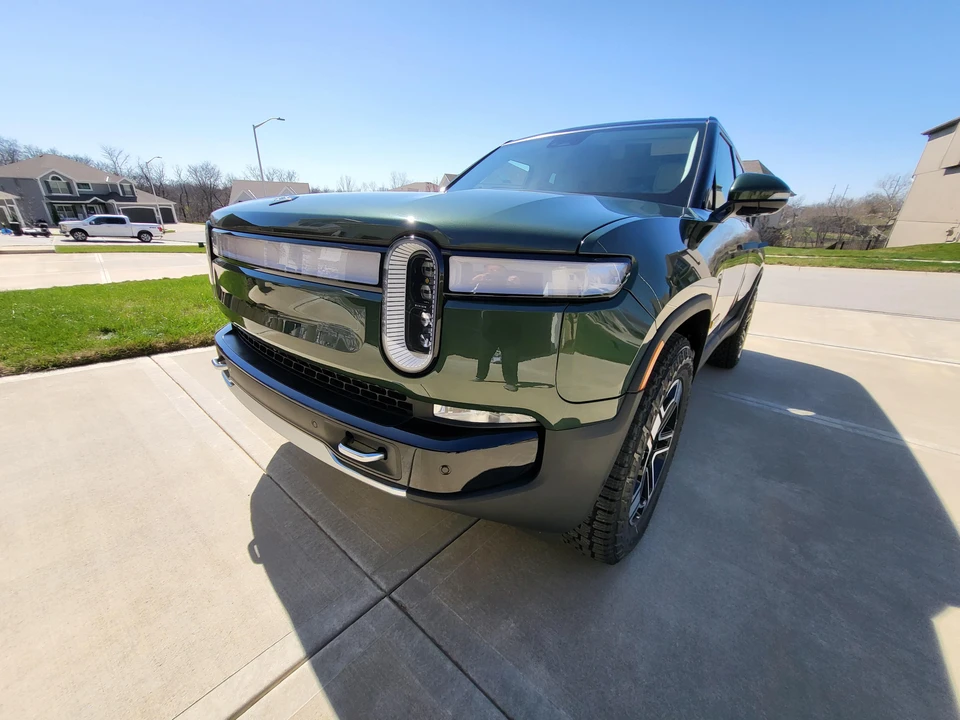 2023 Rivian R1S - Image 15 of 31